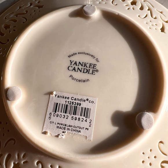 Yankee Candle Eyelet Lace Plate - Picture 3 of 3